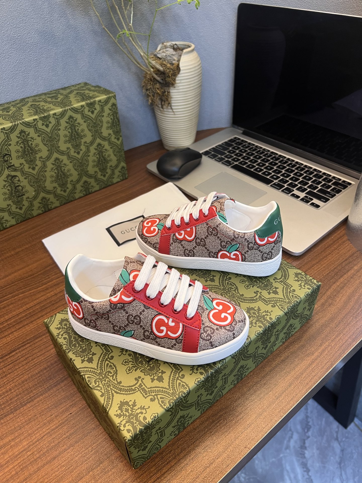 Children's shoes child